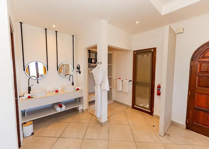 Valmer And 3* Baie Lazare (Mahe)